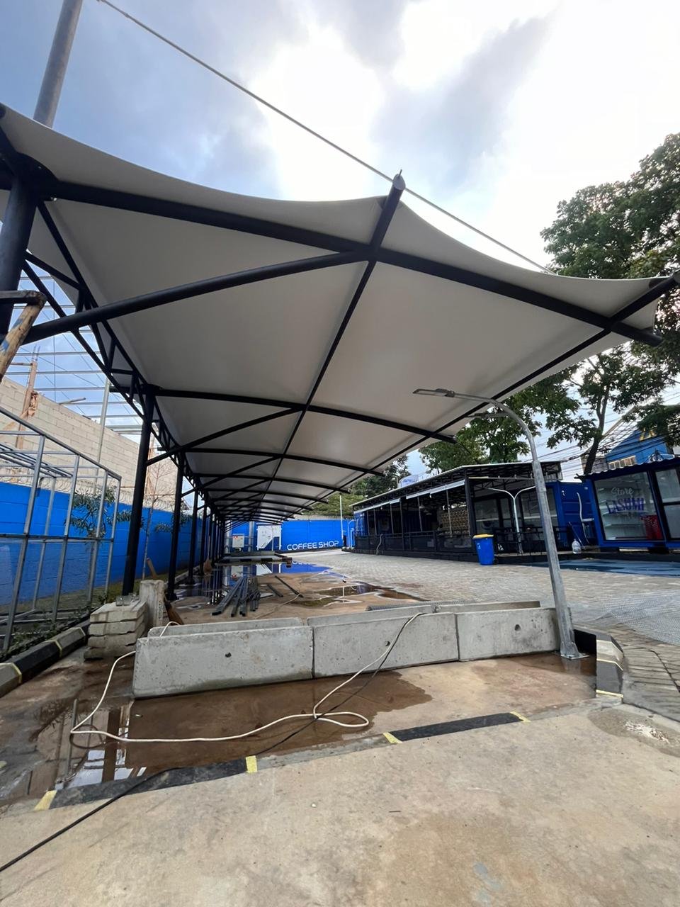 Proyek tenda membrane area komersial